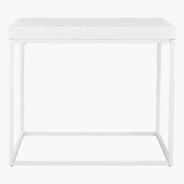 Bright white wire coffee table for rent from Qamar Event Rentals – stylish event furniture in Dubai