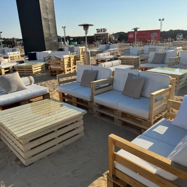 Pallet and crate furniture rental by Qamar Event Rentals: wooden pallet coffee tables and sofas available for events in Dubai and the UAE.